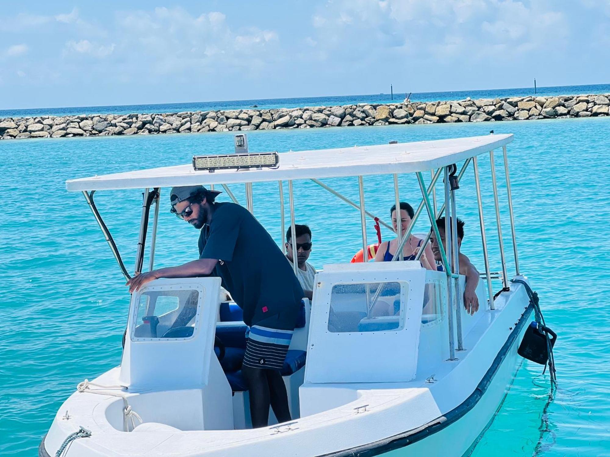 White Tern Maldives Hotel Maamigili Island ภายนอก รูปภาพ