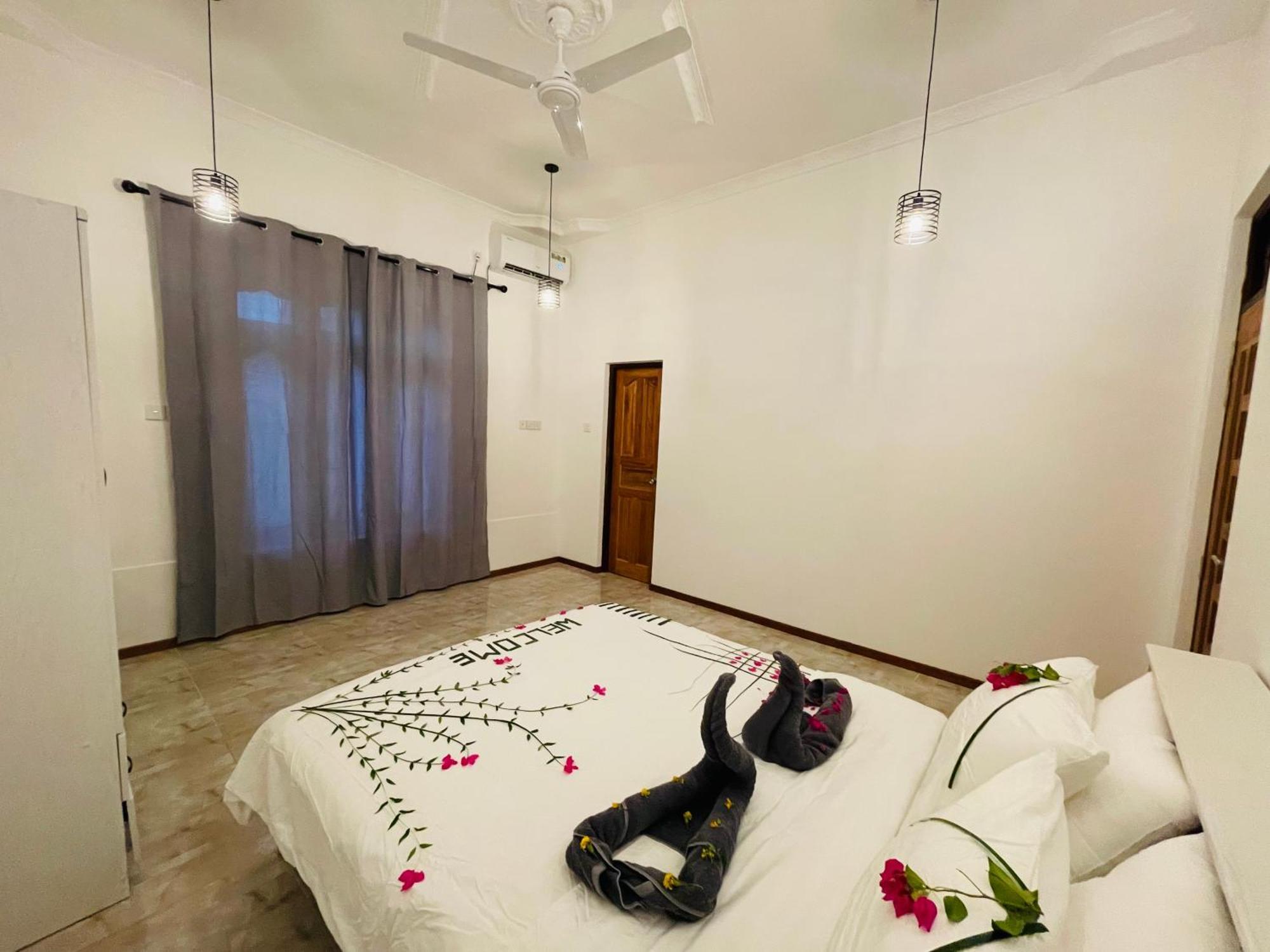 White Tern Maldives Hotel Maamigili Island ภายนอก รูปภาพ