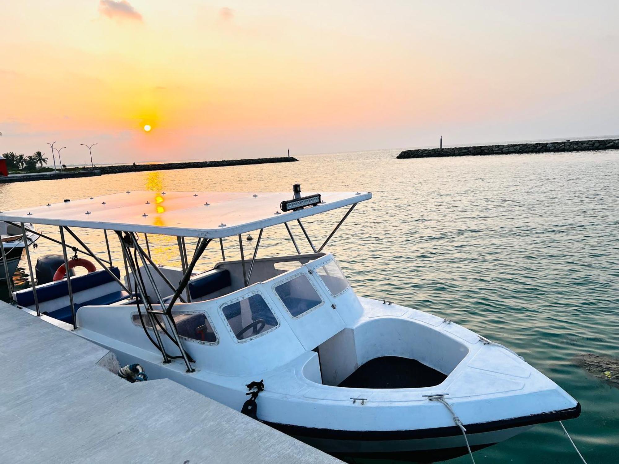 White Tern Maldives Hotel Maamigili Island ภายนอก รูปภาพ
