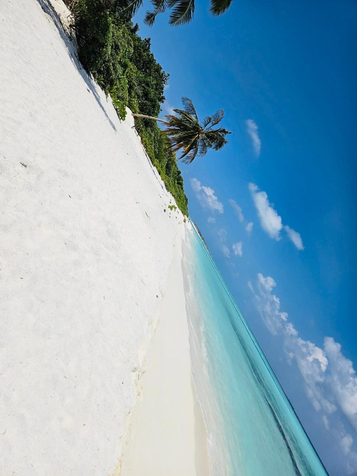 White Tern Maldives Hotel Maamigili Island ภายนอก รูปภาพ